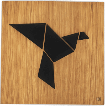 Décoration design fabriquée en France Décoration murale - tableau en bois DikromA. Motif oiseau origami noir sur du contreplaqué chêne. Couleur bois naturel et teinté noir.
